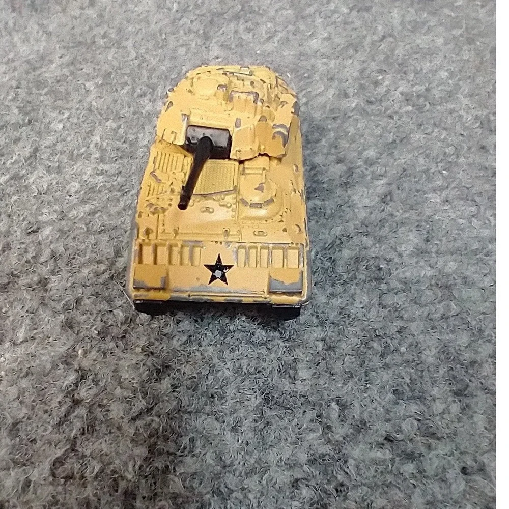 Vtg Matchbox Bradley M2 Fighting Vehicle Small Tan Camo Diecast Tank 1997